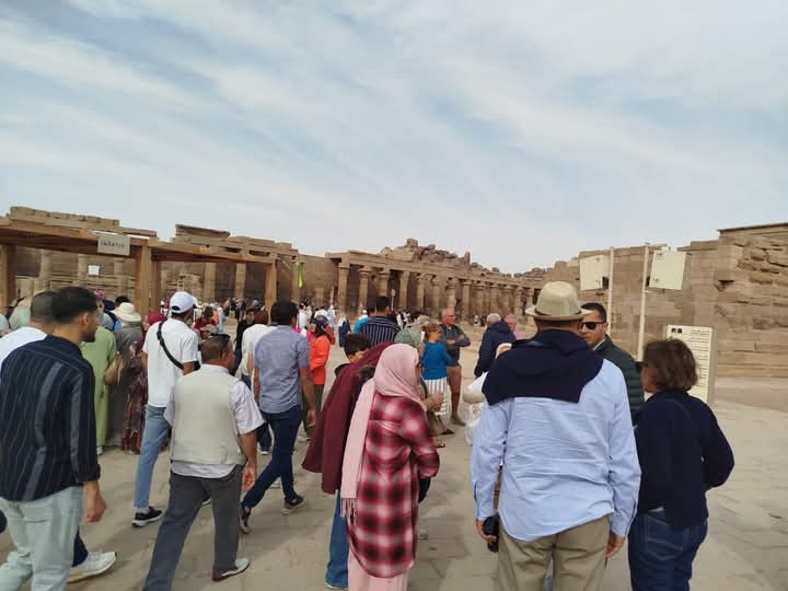 مشاركة المئات من الشبابً والفتيات 